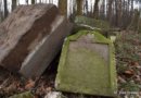 Pracownicy wójt Bojko rozjechali koparką cmentarz. Konserwator mówi o „niszczącym charakterze prac”
